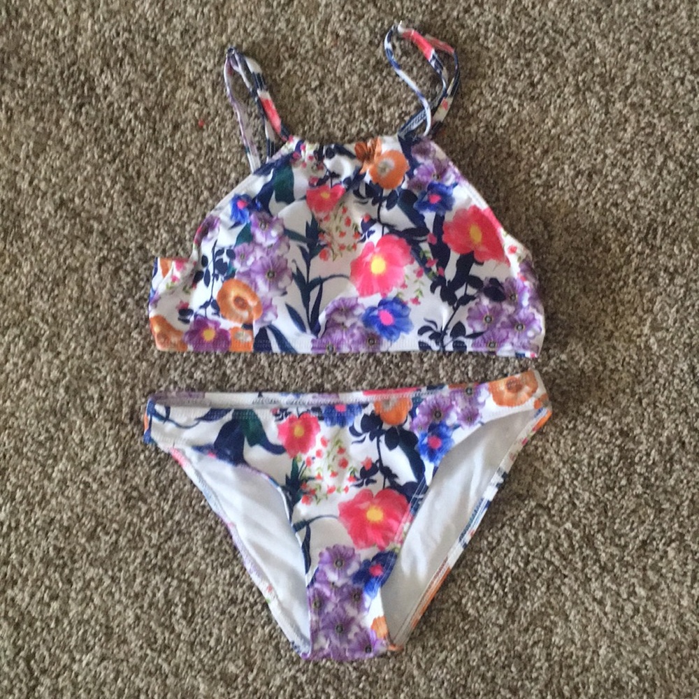 Brand new 2 pc swim suit
